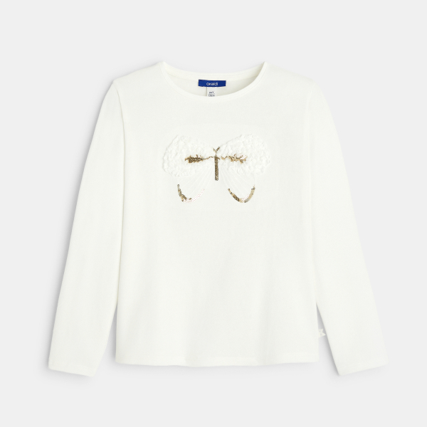 تي شيرت باللون الأبيض ومُزيَّن برسمة فراشة، بأكمام طويلة، للفتيات